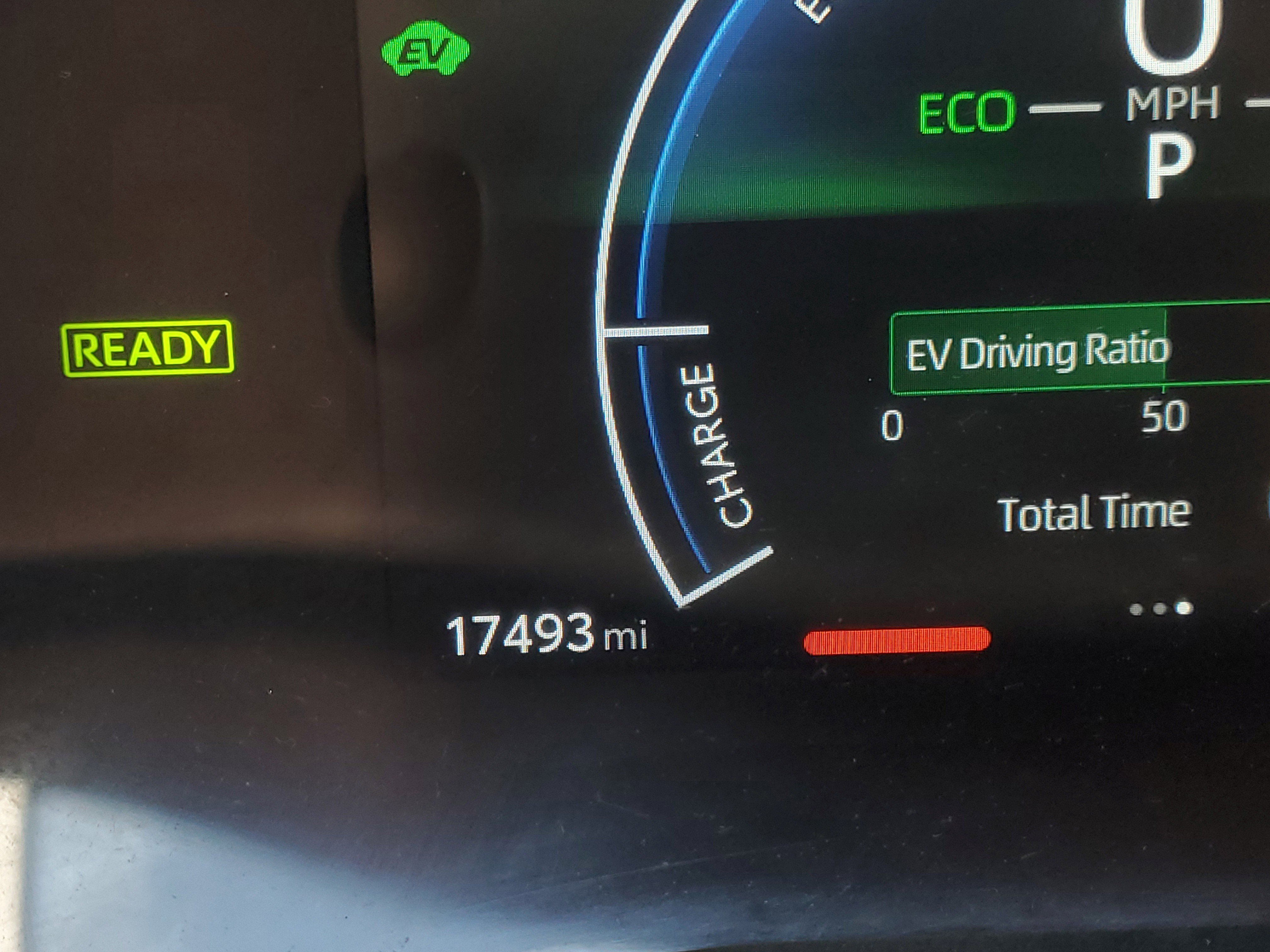 Used 2025 Ice Toyota LE image 24