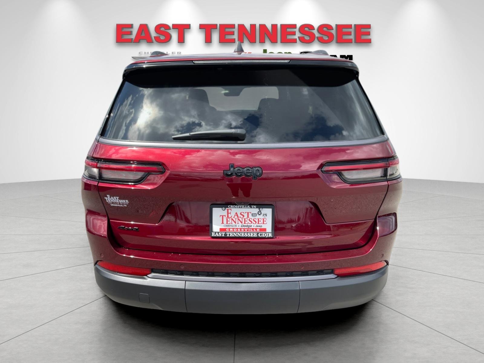New 2026 Velvet Red Pearl-Coat Exterior Paint Jeep Limited image 4