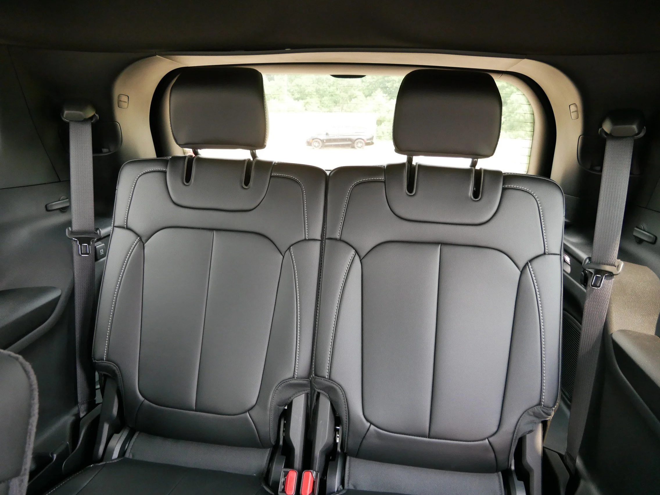 New 2026 Diamond Black Crystal Pearlcoat Jeep Limited image 8