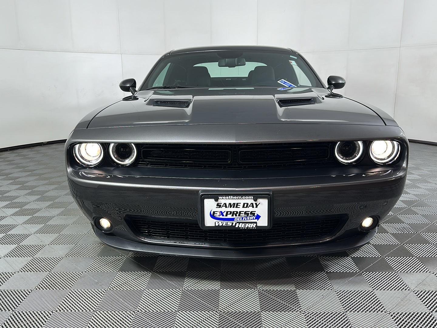 Used 2023 Granite Pearlcoat Dodge SXT image 31