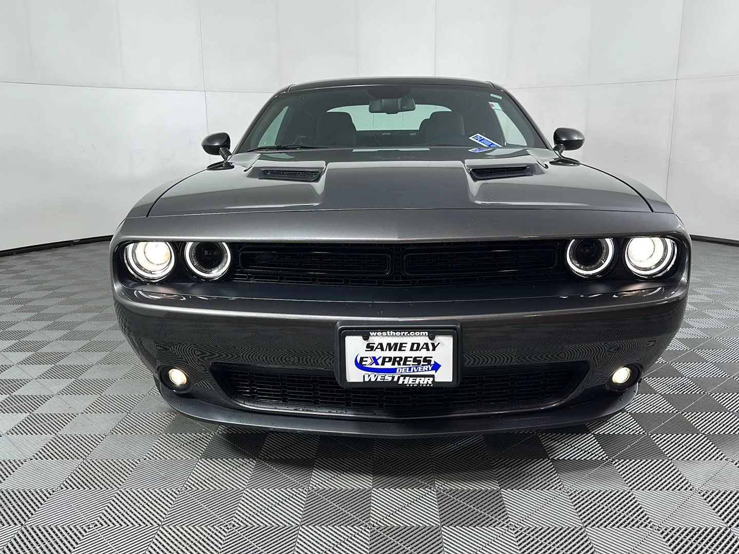 Used 2023 Granite Pearlcoat Dodge SXT image 31
