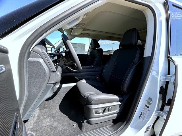 New 2026 RADIANT WHITE INFINITI Pure 4WD image 10