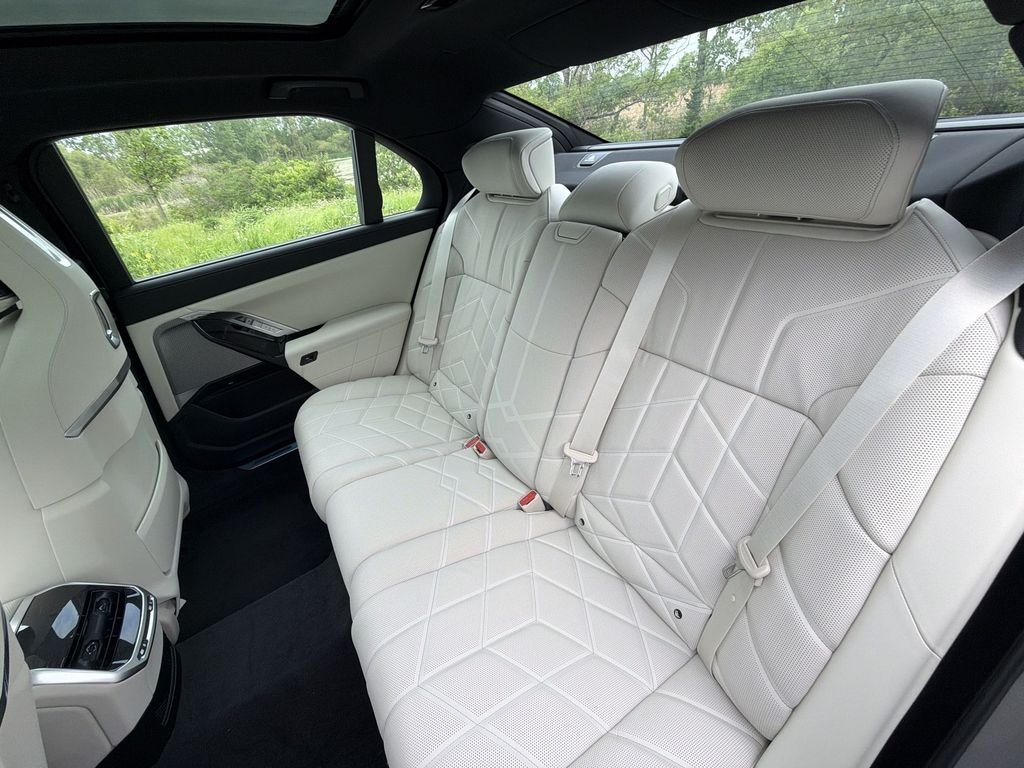 Used 2026 Gray BMW 760i xDrive image 25