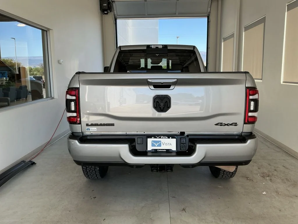 Used 2024 Billet Silver Metallic Clearcoat Ram Laramie image 4