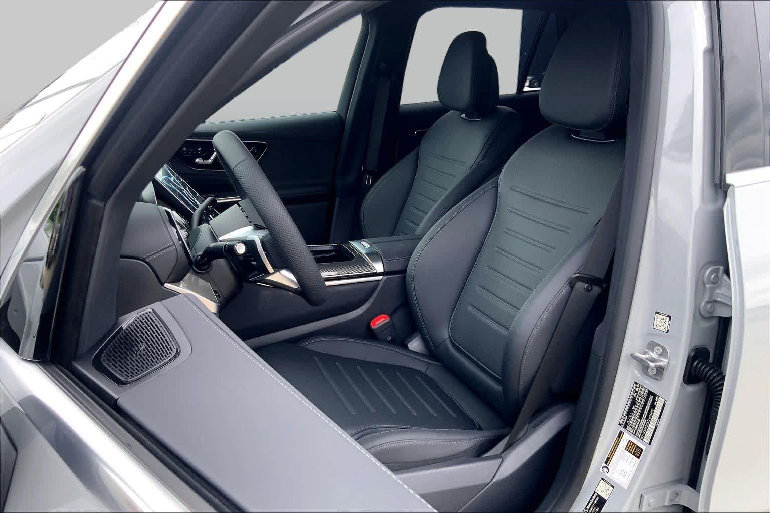 New 2026 MANUFAKTUR Alpine Grey Mercedes-Benz GLC 300 image 9