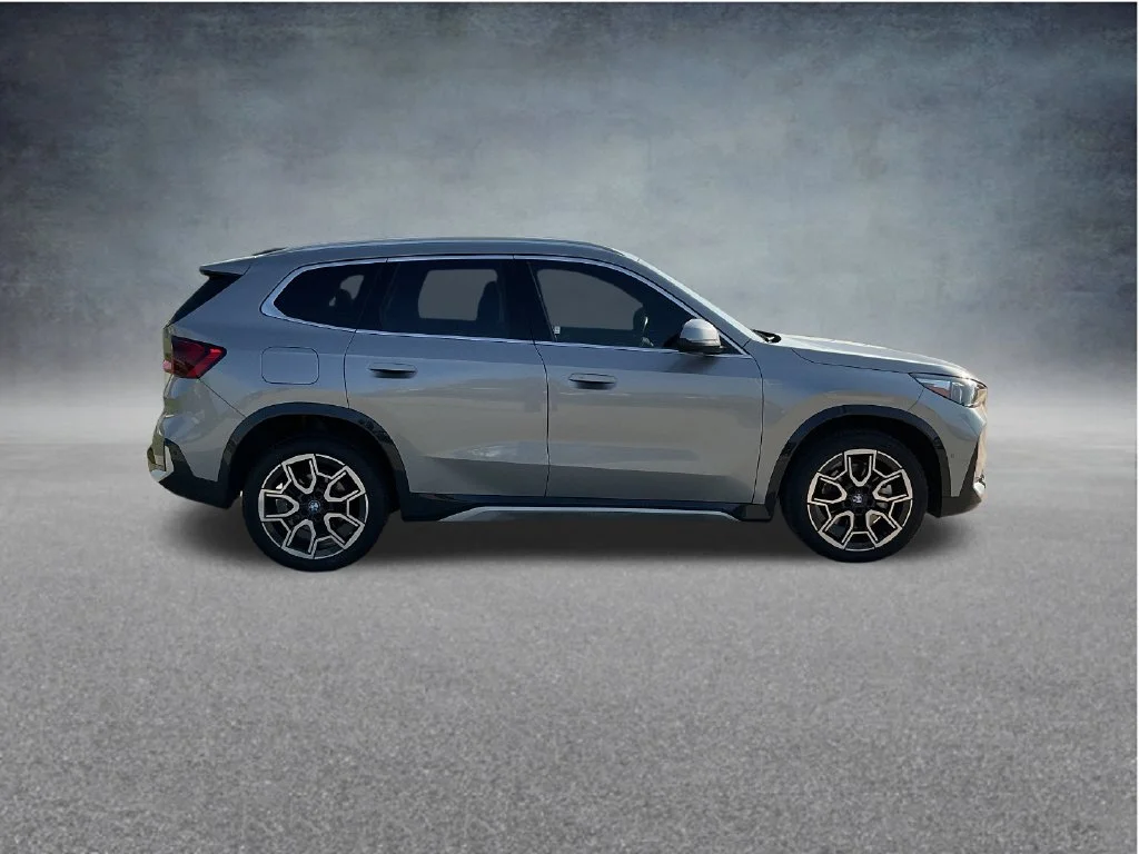 Used 2025 Silver BMW xDrive28i image 8