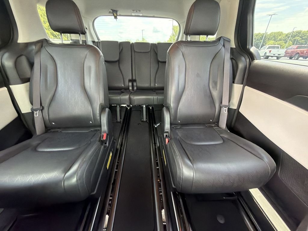 Used 2024 Black Kia LX image 14