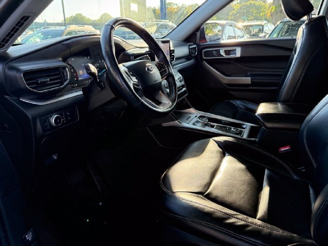 Used 2022 Rapid Red Metallic Tinted Clearcoat Ford XLT image 21