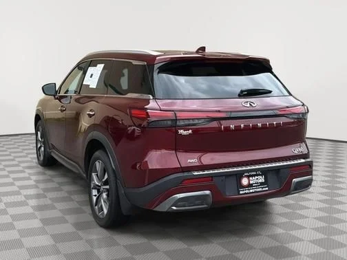 Used 2022 Red INFINITI LUXE image 5