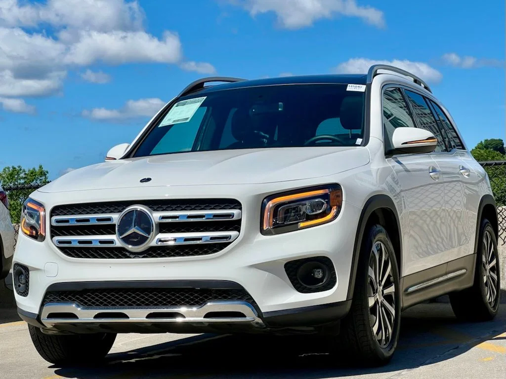 Certified Used 2023  Mercedes-Benz GLB 250 image 3