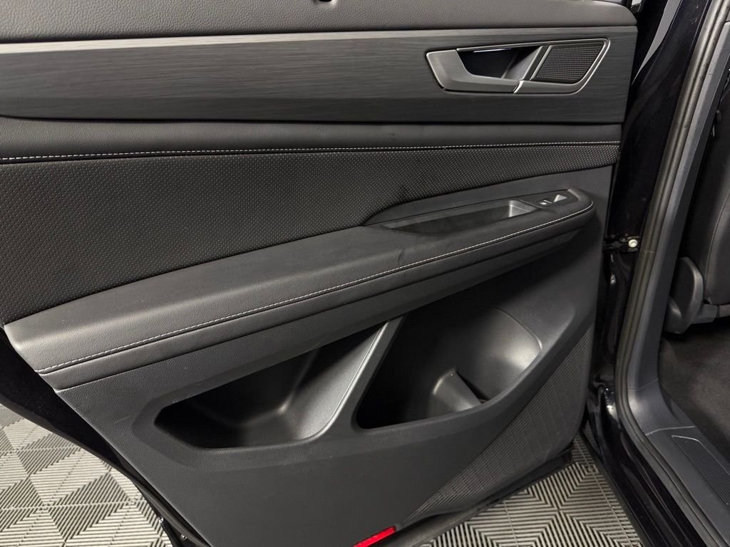 2025 Volkswagen Atlas Cross Sport SE w/Tech - Photo 25