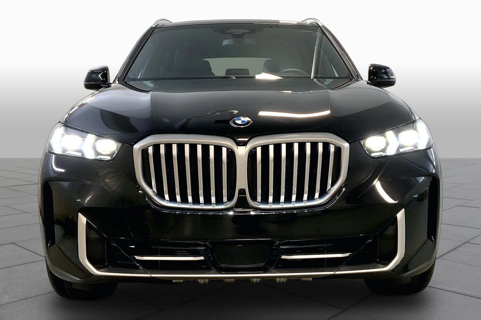 New 2026 Black Sapphire Metallic BMW xDrive40i image 3