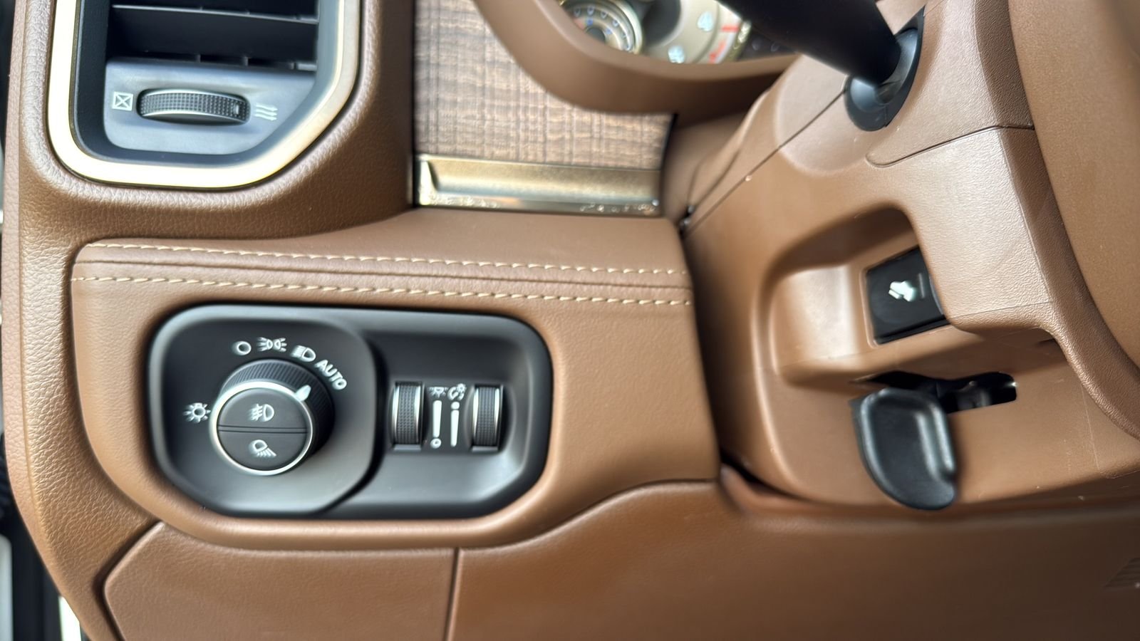 Used 2022 White Ram Longhorn image 17