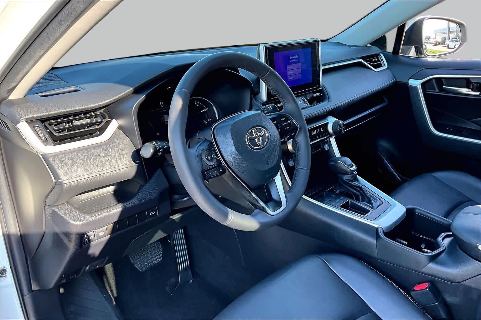 Used 2023 Wind Chill Pearl Toyota XLE Premium image 18