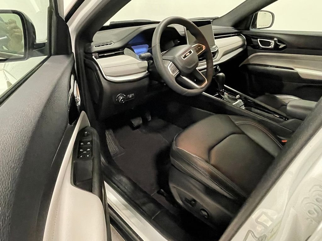 Used 2026 White/off-white Jeep Limited image 18