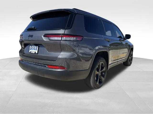 Used 2025 Gray Jeep Altitude X image 12
