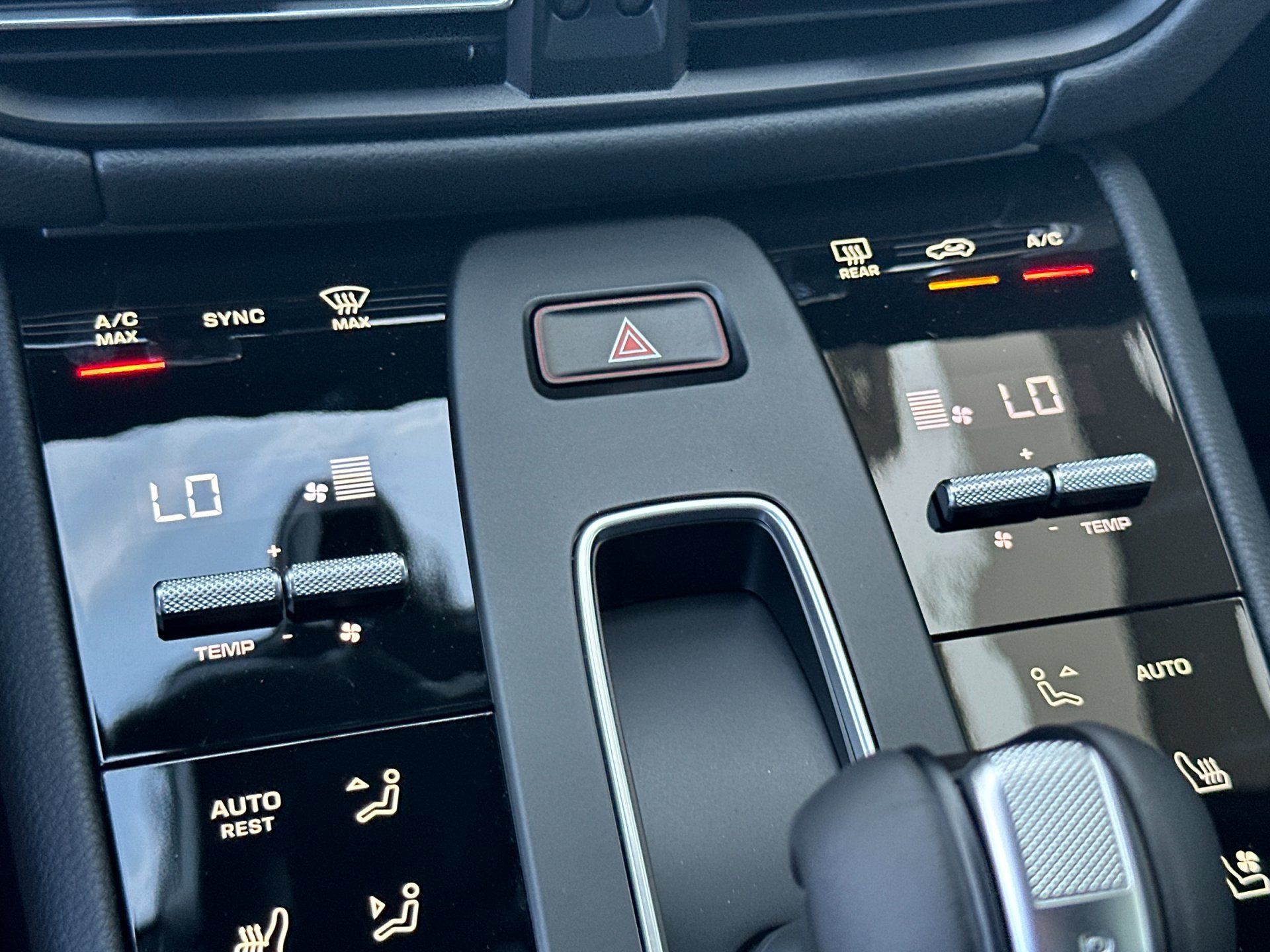 New 2026  Porsche Macan (AWD) image 20
