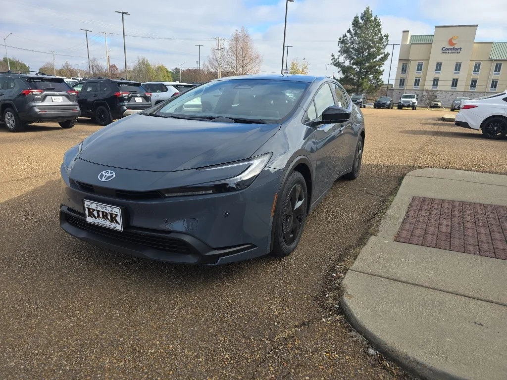 2026 Toyota Prius LE - Photo 2