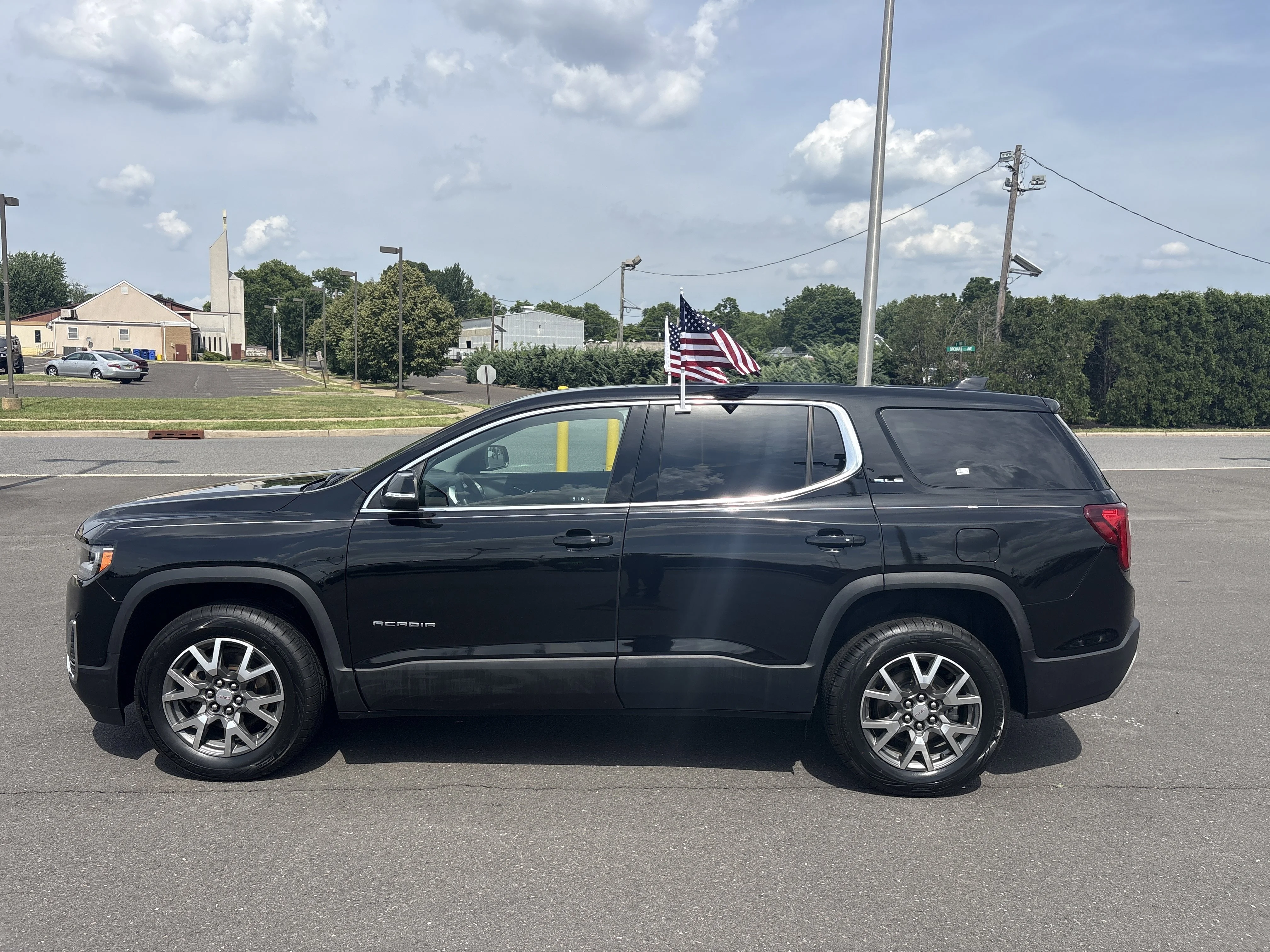 Used 2023 Ebony Twilight Metallic GMC SLE image 5