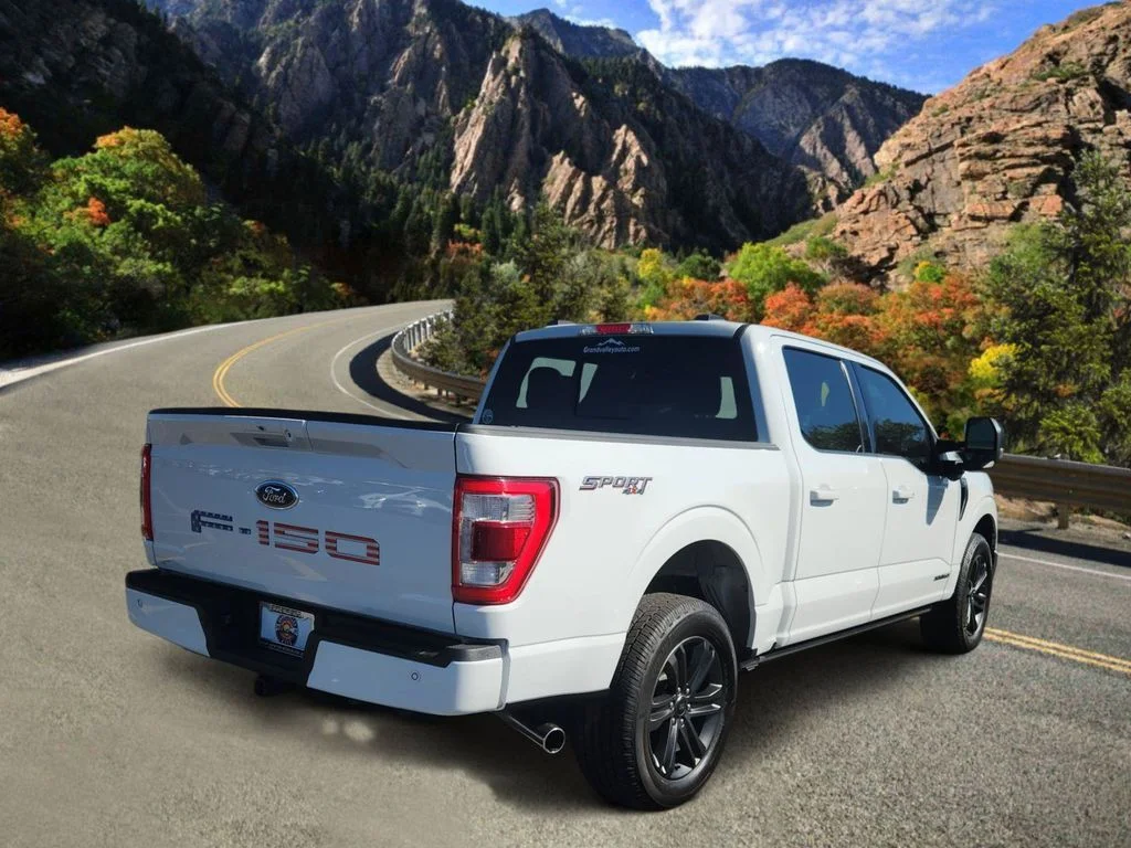 Used 2023 White Ford Lariat image 3