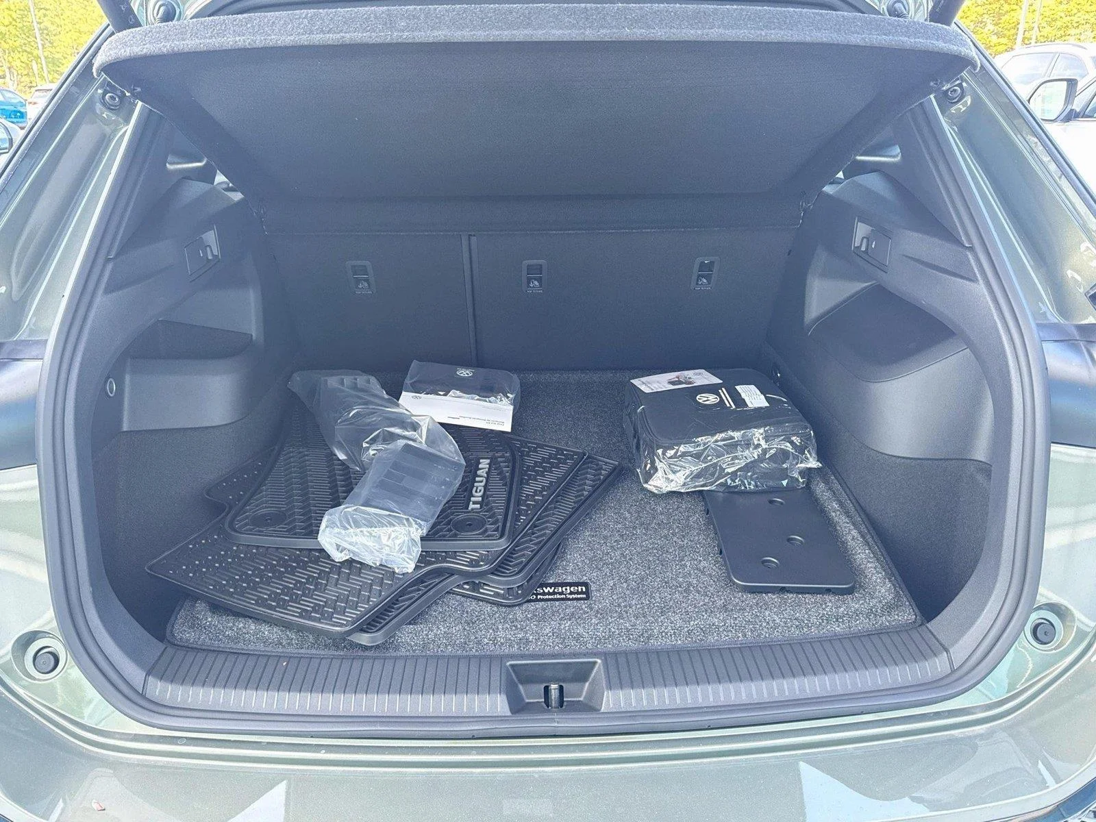 New 2026 Avocado Green w/Deep Black Roof Volkswagen SE R-Line Black image 20