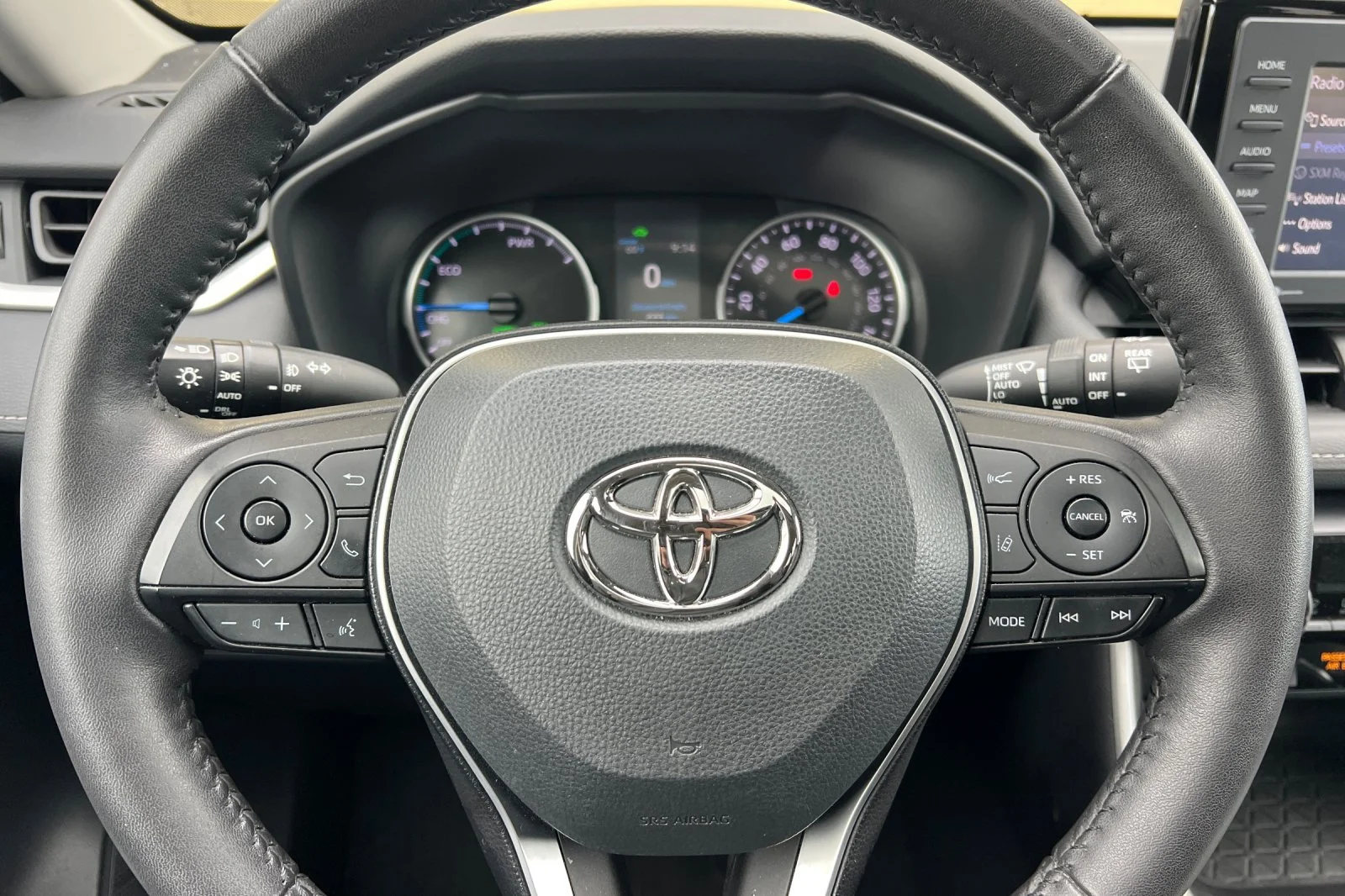Certified Used 2022 Magnetic Gray Metallic Toyota Hybrid XLE Premium image 24