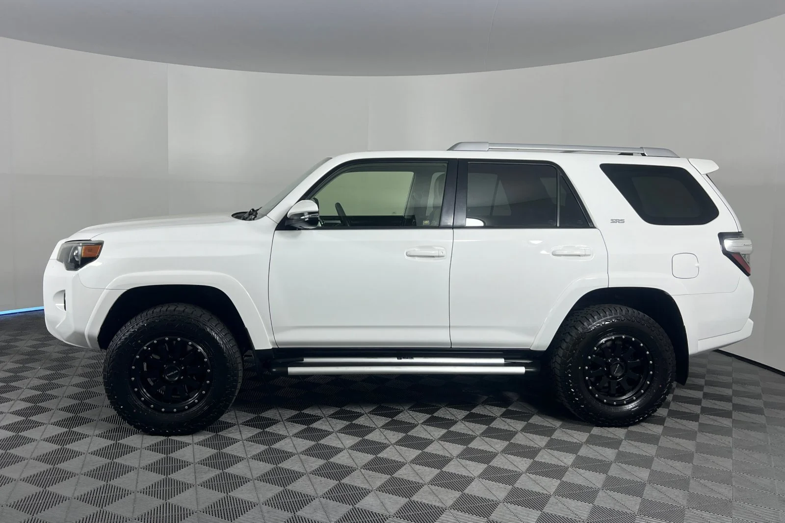 Used 2018 Super White Toyota SR5 Premium image 6
