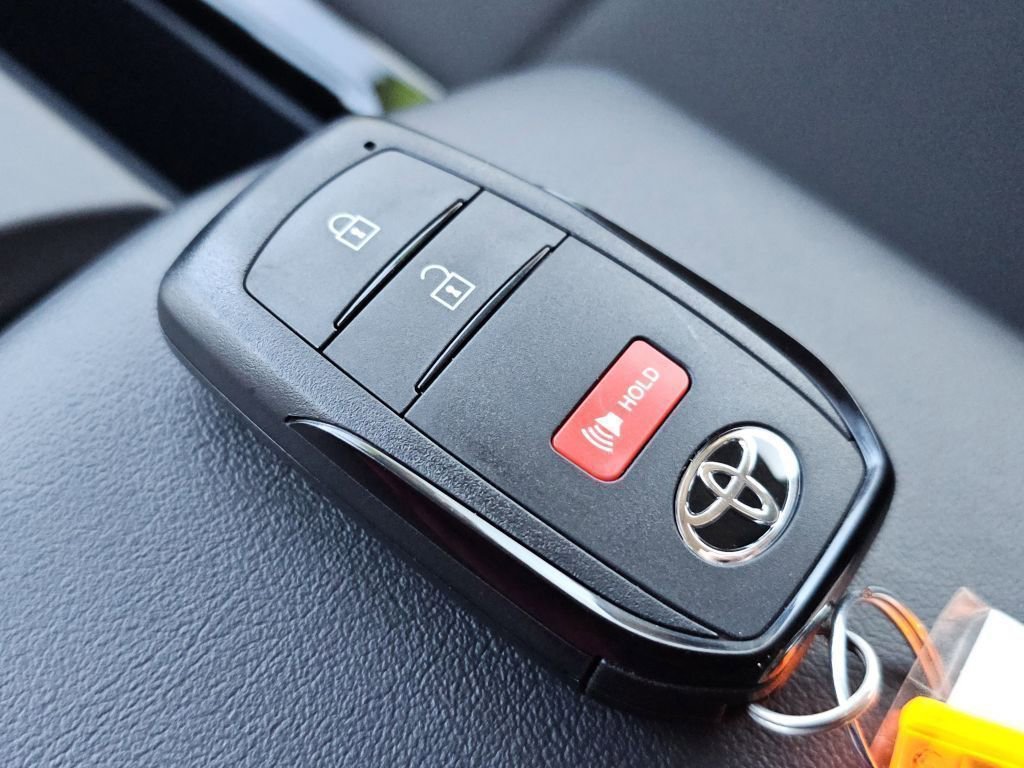 2026 Toyota Prius Plug-in Hybrid SE - Photo 33
