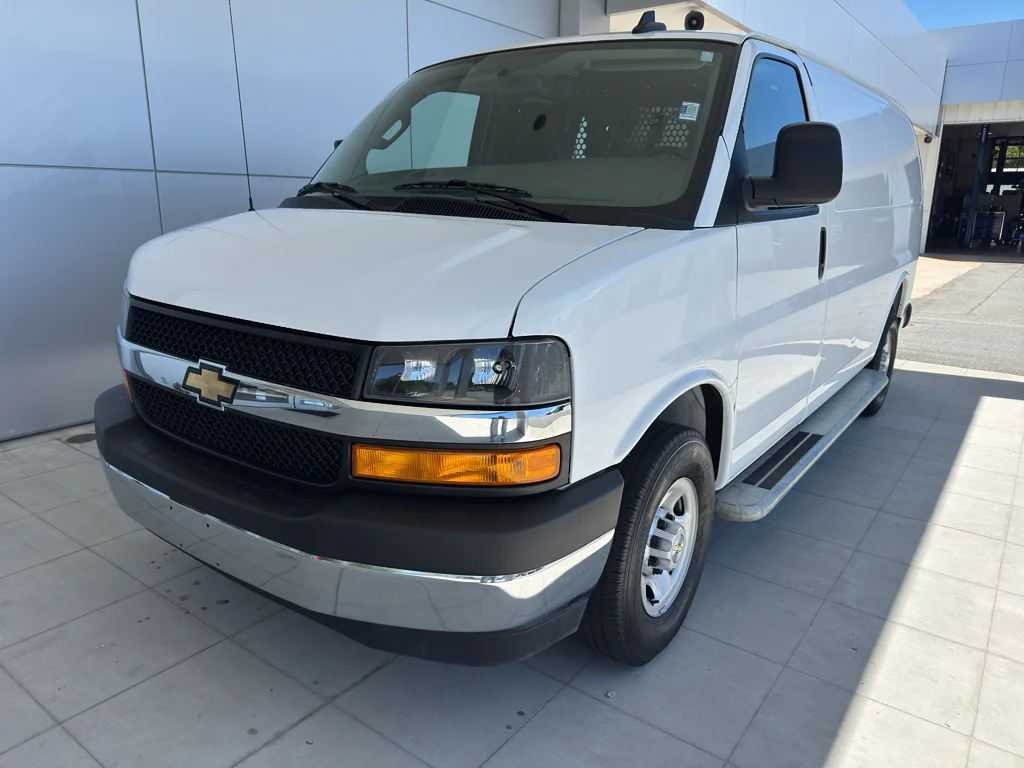 2025 Chevrolet Express 2500 Work Van HD's photo