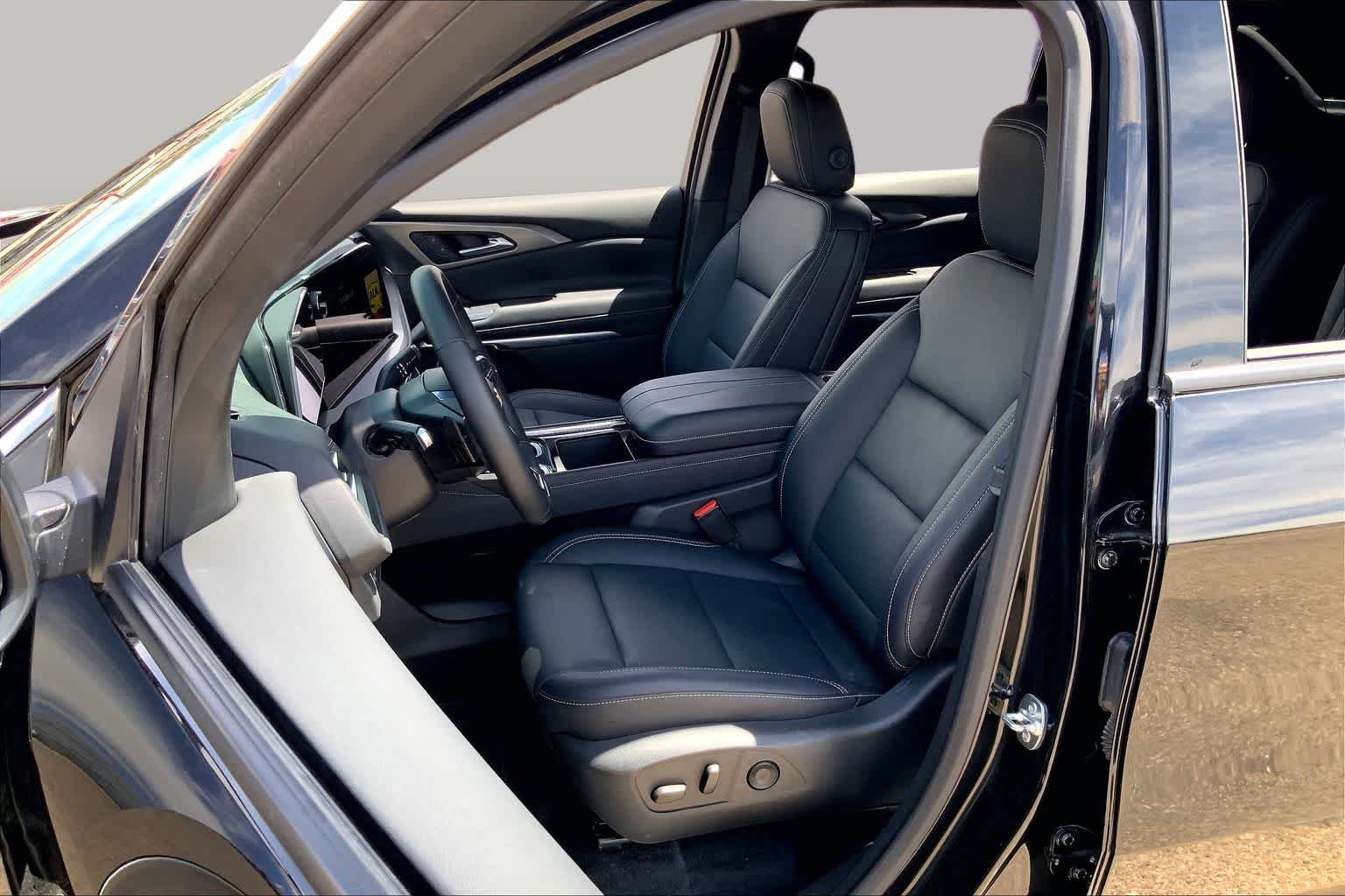 Used 2025 Mosaic Black Metallic Chevrolet FWD LT image 8