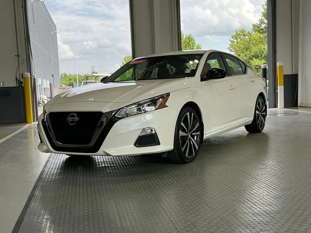Used 2022 Nissan Altima SR with VIN 1N4BL4CV8NN417171 for sale in Gallatin, TN