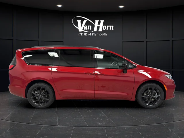 New 2026 Red Hot Pearl-Coat Exterior Paint Chrysler Select image 2