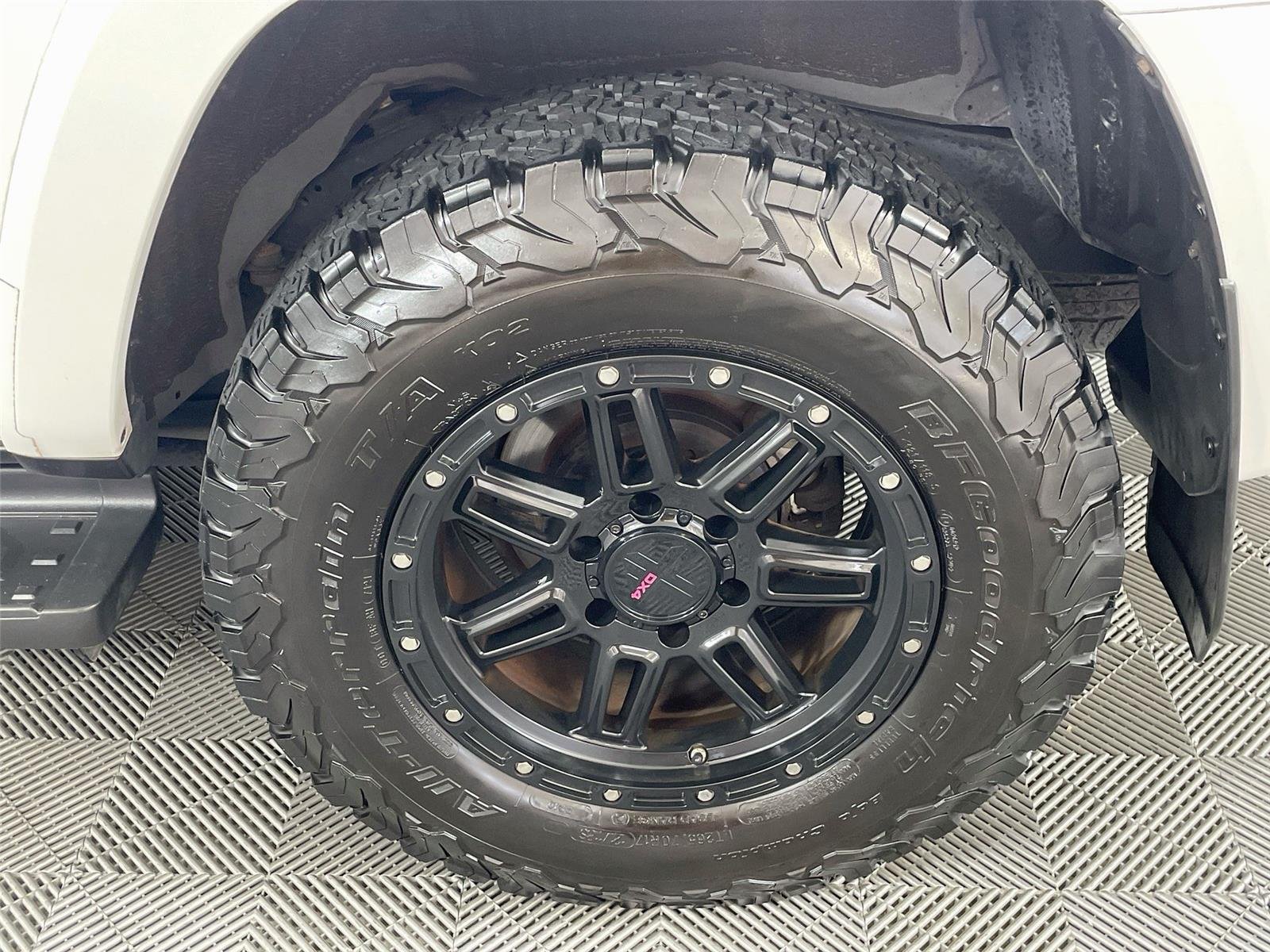 Used 2018 Super White Toyota SR5 image 32