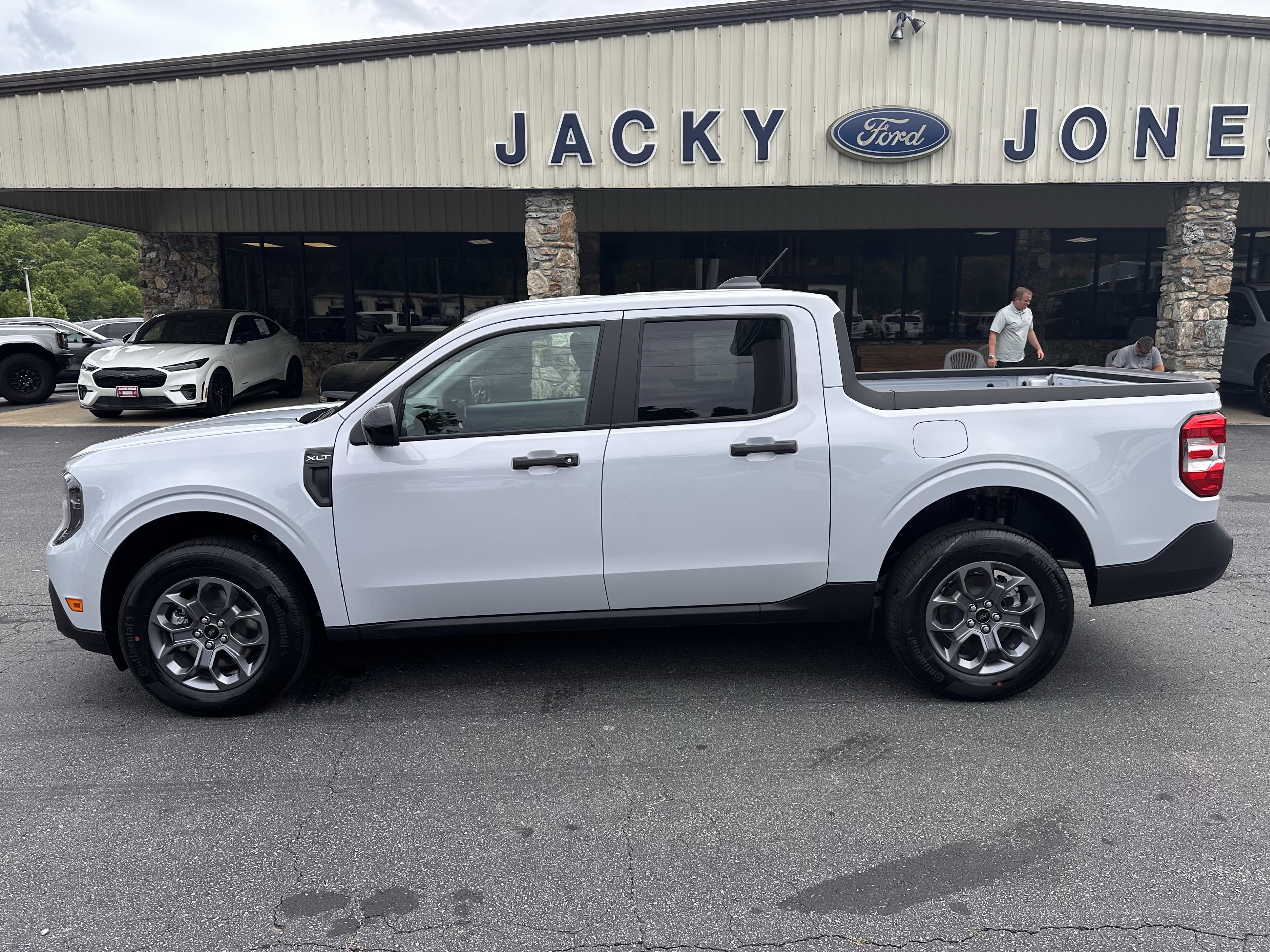 New 2026 Space White Metallic Ford XLT image 1