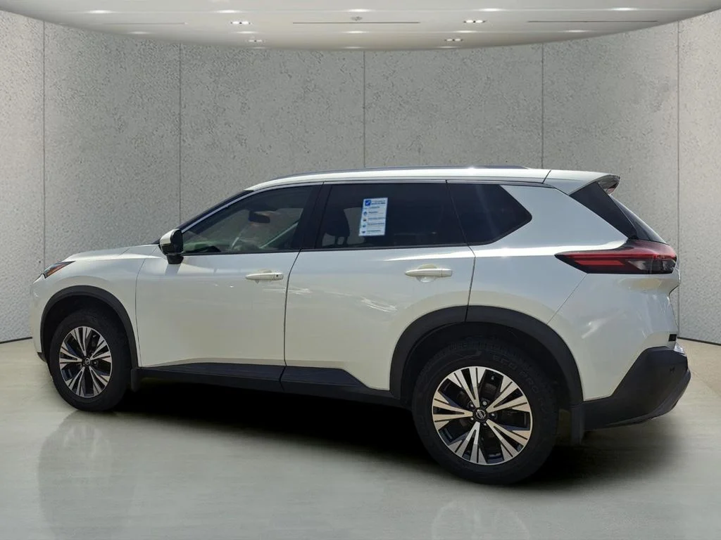Used 2021 White Nissan SV image 7