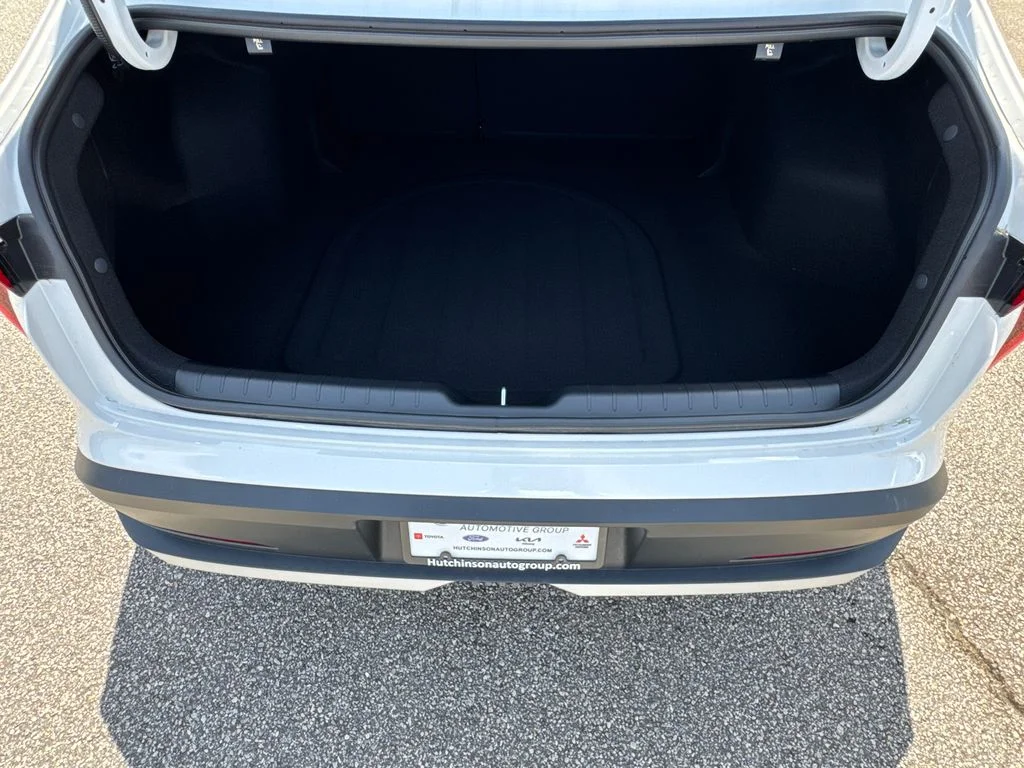 New 2026 Snow White Pearl Kia LXS image 18