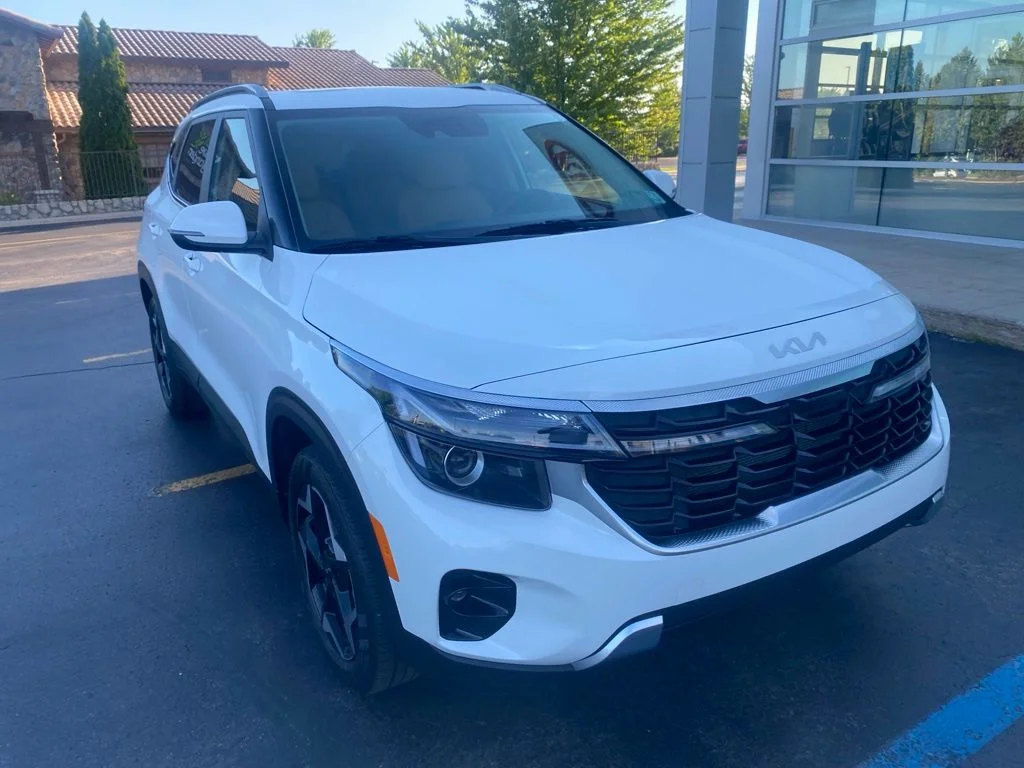 Used 2024 Snow White Pearl Kia EX image 4