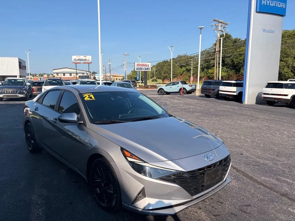 Used 2021 Shimmering Silver Pe Hyundai SEL image 3
