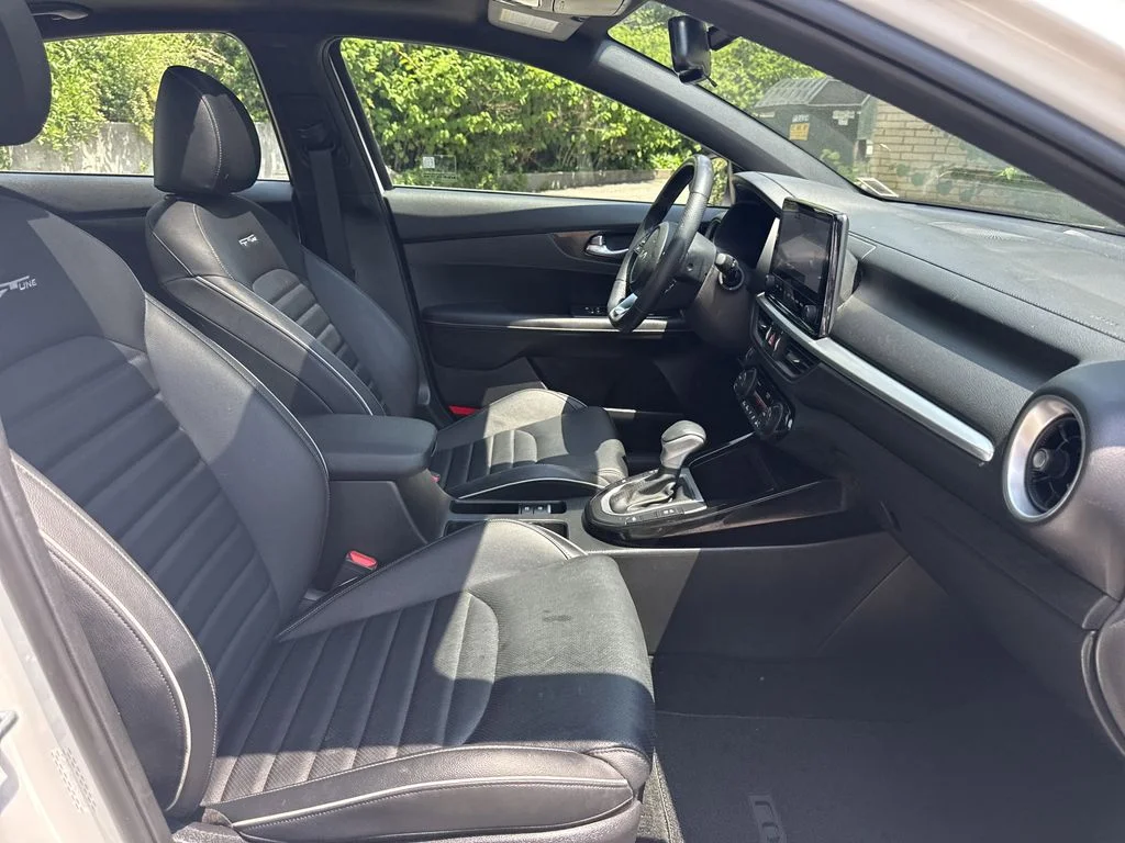 Used 2022 Snow White Pearl Kia GT-Line image 29