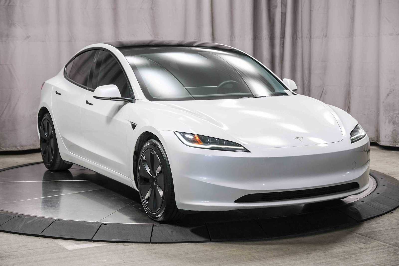 Used 2024 Pearl White Multi-Coat Tesla  image 5