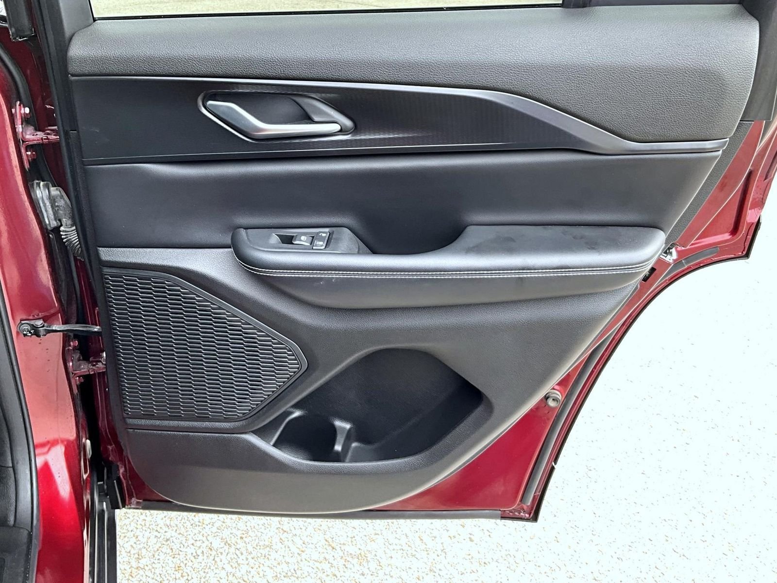 Used 2023 Red Jeep Altitude X image 18
