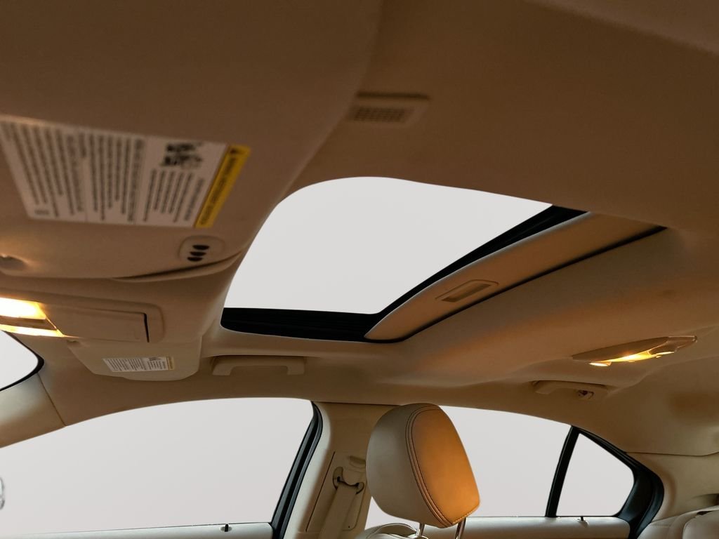 Used 2019  Ford Limited image 23