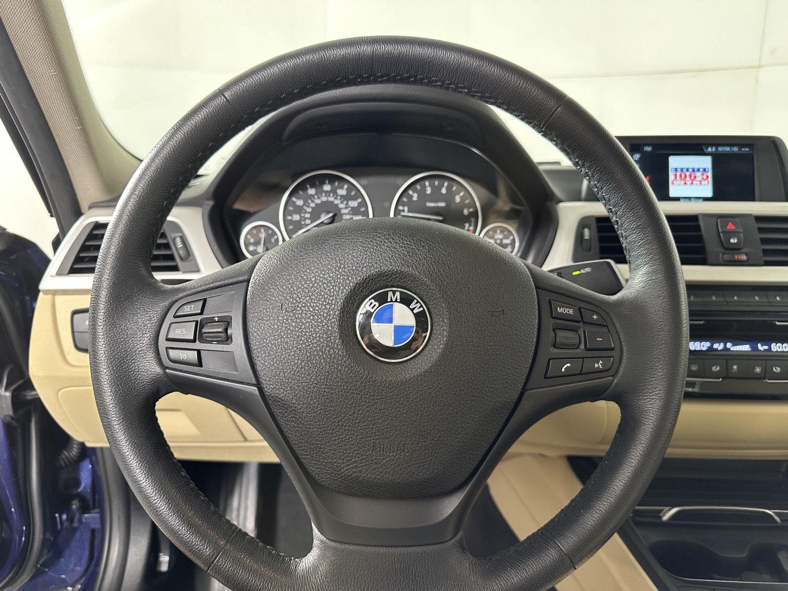 Used 2018 Mediterranean Blue Metallic BMW 320i xDrive image 31
