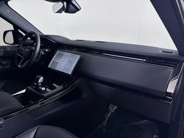 Used 2025 Black Land Rover S image 31