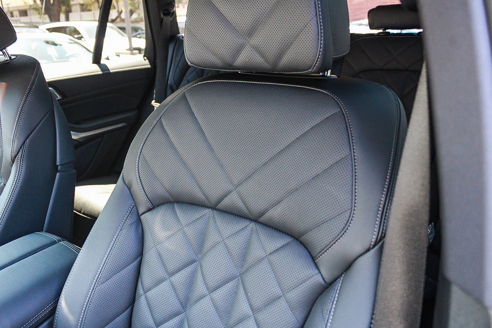 New 2026 Dravit Grey Metallic BMW xDrive40i image 25