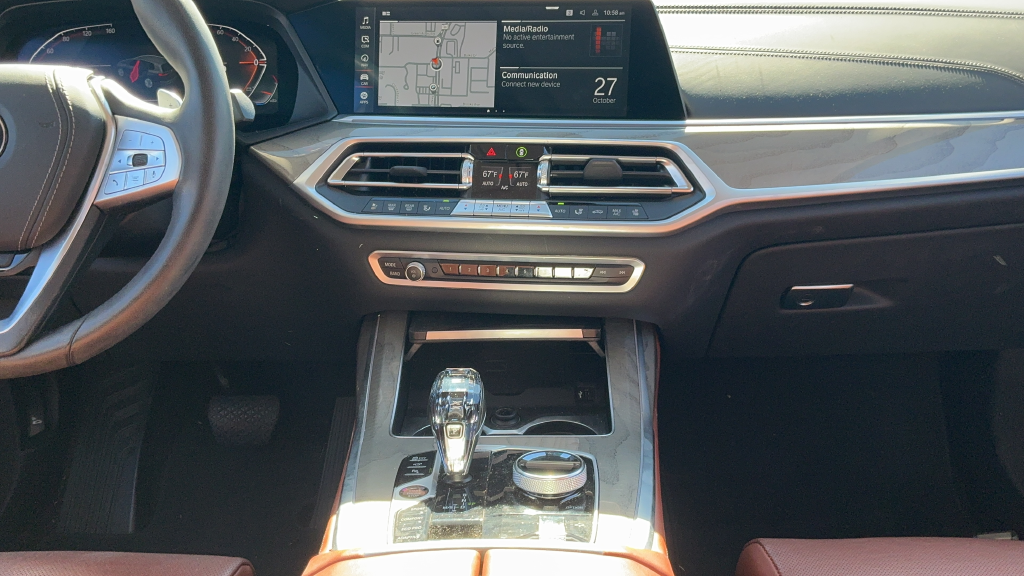 Used 2022 White BMW xDrive40i image 9