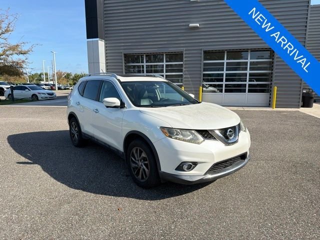 Used 2015 White Nissan SL image 1