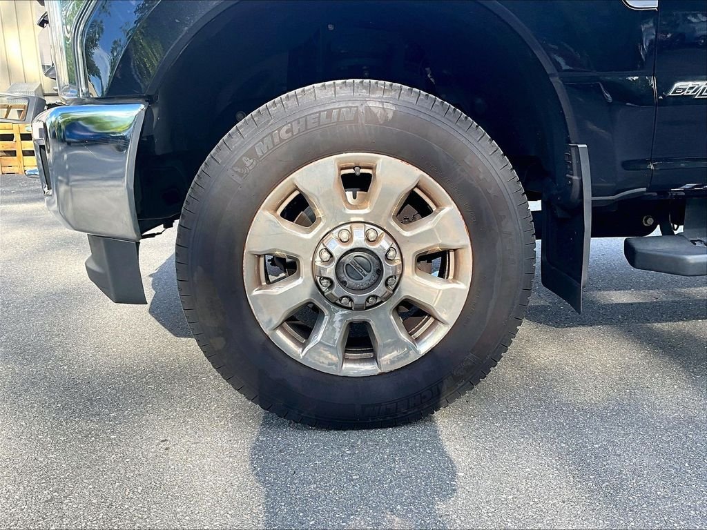 Used 2019 Black Metallic Ford Lariat image 7