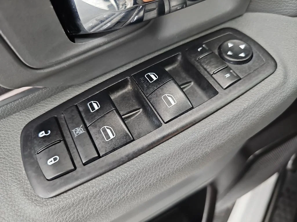 Used 2019 White Ram SLT image 33