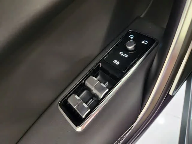 2026 Jaguar F-Pace R-Dynamic S - Photo 23